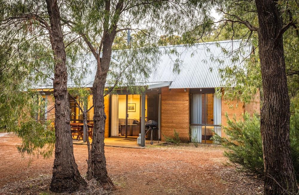 Bussells Bushland Cottages Маргарет-Ривер Экстерьер фото