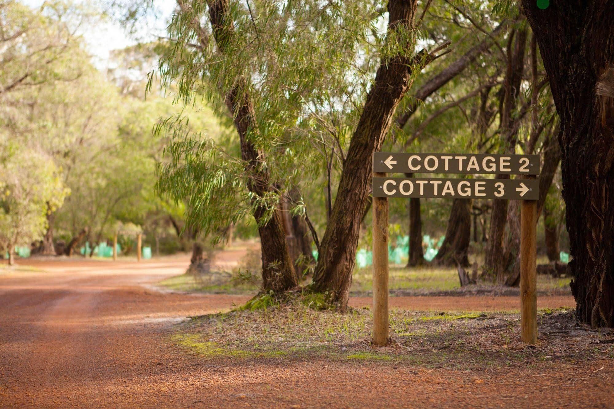 Bussells Bushland Cottages Маргарет-Ривер Экстерьер фото